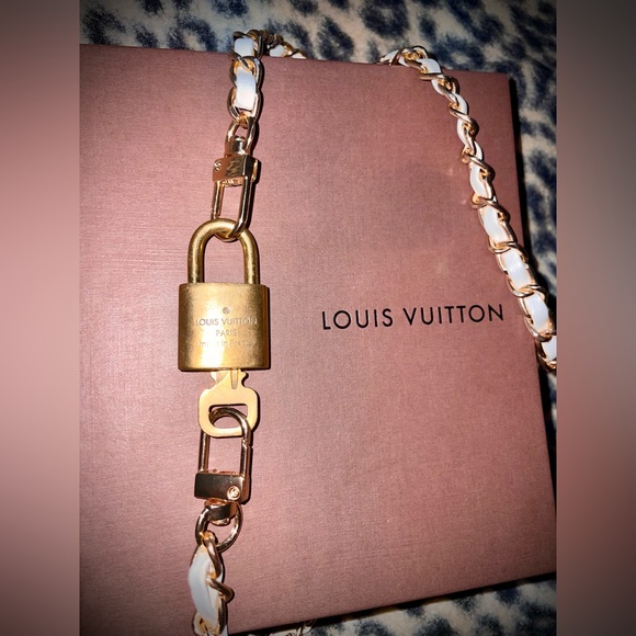 #330 LV Lock&Key - Picture 5 of 7